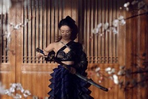 赵丽颖离婚后国风大片：内衣外穿又欲又飒