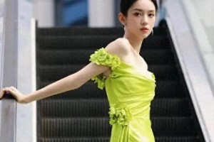周也冷脸美女写真集：高清壁纸与头像分享