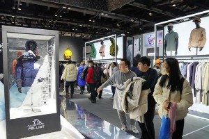 伯希和冲锋衣品牌港股IPO：户外热潮下的资本宠儿