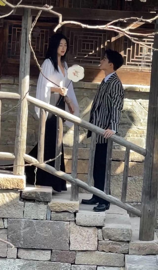 朱珠张晚意GQ同框照
