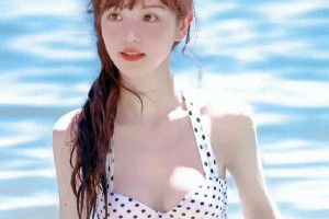 田曦薇复古波点泳装如何演绎性感度假风？