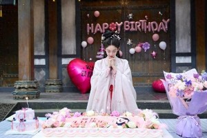 古力娜扎33岁生日剧组庆生 大唐明月拍摄现场曝光