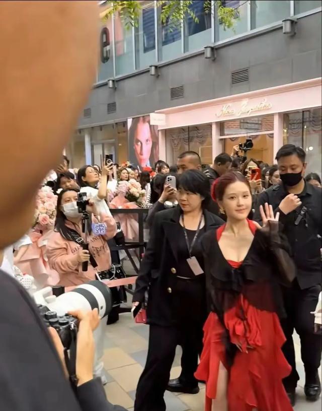 赵露思日常训练