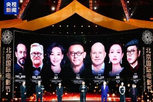 北京电影节红毯：雷佳音胡歌身高差引热议，陈佩斯71岁神采奕奕