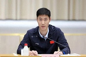 王励勤强硬表态：国乒集体亮相，拒绝个人采访