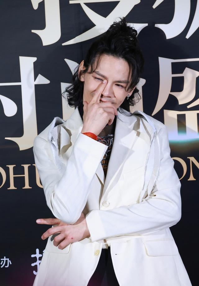 向佐的抽象演技