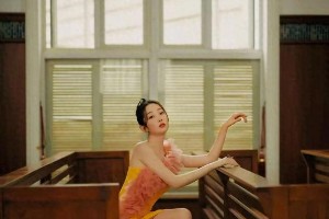 蒋梦婕冷白皮如何打造？复古港风写真惊艳解析